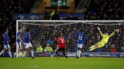 Tosun Dibeli 27 Juta Pound, Everton Dapatkan Pengganti Lukaku