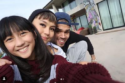 Agnez Mo Kembali Perlihatkan Foto Mesra dengan Chris Brown