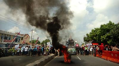 Reshuffle Kabinet Joko wi Disambut Demo Nelayan Tolak Cantrang