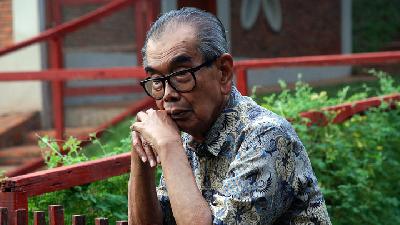 Daoed Joesoef dan Cerita di Balik Buku Emak