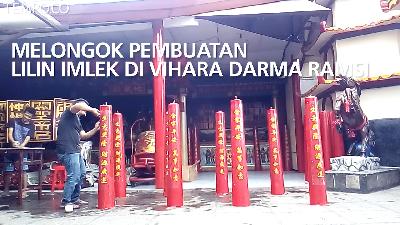 Melongok Pembuatan Lilin Imlek di Vihara Darma Ramsi