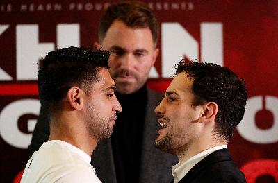 Tinju Dunia: Amir Khan Pukul TKO Phil Lo Greco Hanya 39 Detik