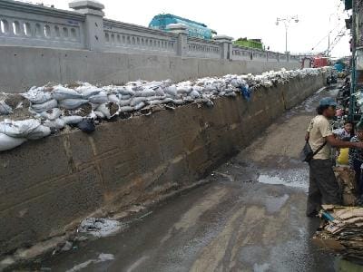 Sehari Usai Gerhana Bulan 2018, Waduk Pluit dan Pasar Ikan Normal