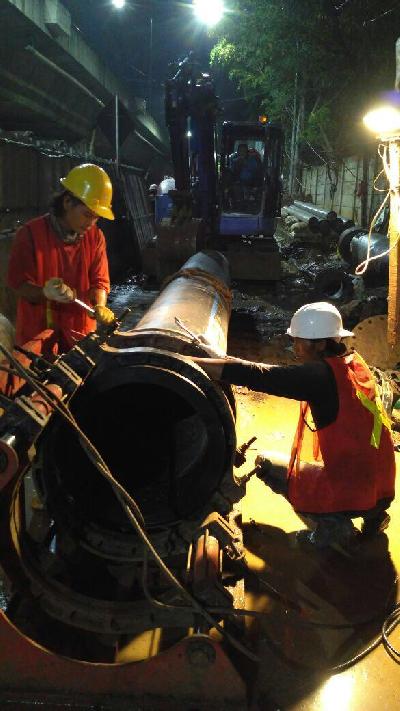 Palyja Relokasi Pipa di Jalan Gatot Subro, Suplai Air Terganggu