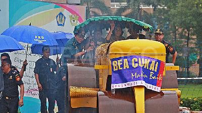 Sri Mulyani Sempat Ancam Bubarkan Bea Cukai. Kenapa?