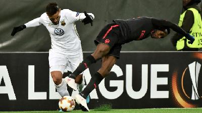Arsenal Menang 3-0, Danny Welbeck Dicemooh Suporternya Sendiri