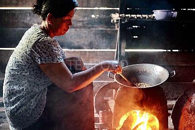 Tip Menyangrai Kopi Liberika Secara Tradisional Agar Tetap Nikmat
