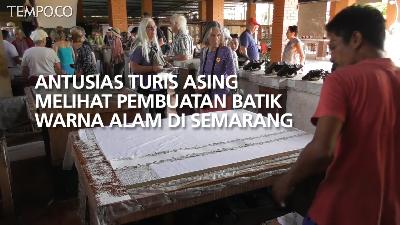 Antusias Turis Asing Lihat Pembuatan Batik Warna Alam di Semarang