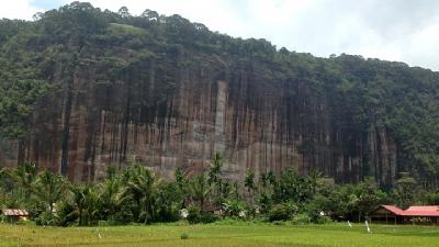 Tiga Lokasi Panjat Tebing yang Ekstrim versi Tedi Ixdiana
