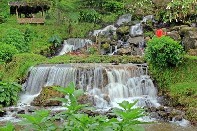 Nampang di Curug Tilu Ciwidey, Favorit Para Penyuka Swafoto
