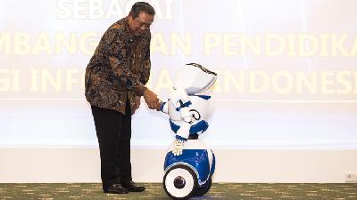 Robot Nakula Beri Selamat SBY Terima Gelar Kehormatan