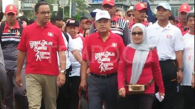 Saat Anies dan Jusuf Kalla Jalan Santai Bareng Keluarga Sulsel
