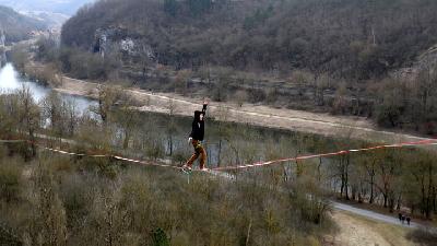 Highline, Menantang Adrenalin di Atas Seutas Tali