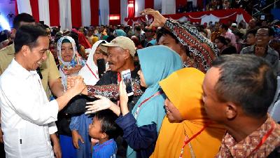 Bagi Sertifikat, Jokowi Beri Petuah Soal Pilkada dan Pilpres