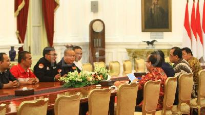 Dilema Ojek Online, Dibutuhkan Sekaligus Diharamkan