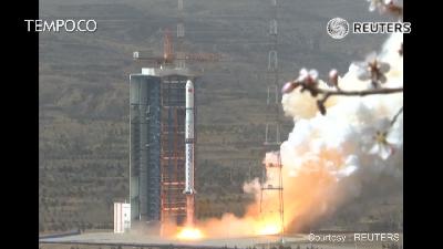 Saat Satelit Komersial Cina Pertama Meluncur ke Angkasa