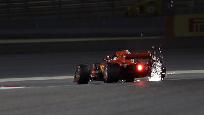 F1 GP Bahrain: Vettel Rebut Pole Position, Hamilton Dihukum