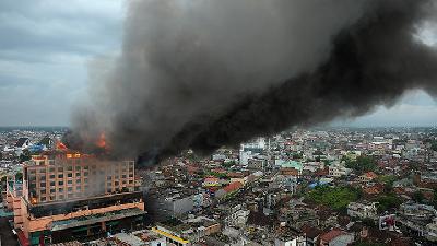 Dahsyatnya Kebakaran di Novita Hotel Jambi