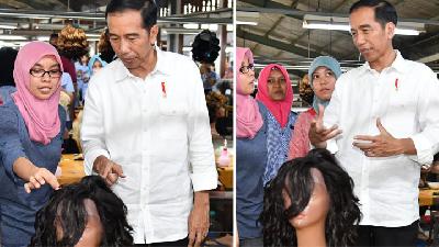 Gaya Jokowi Saat Kunjungan Mendadak ke Pabrik Rambut Palsu