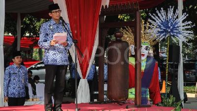 Sandiaga Uno Pimpin Upacara Hari Pendidikan Nasional 2018