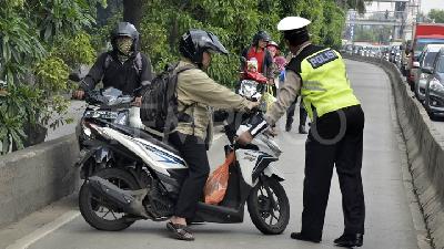 Online Ojek Driver Died after Thrown to Transjakarta Lane