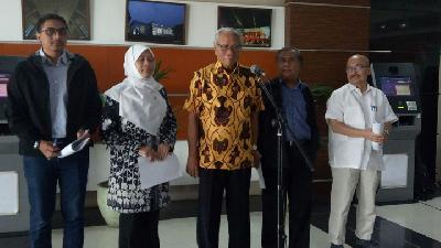 KPK dan PPATK Diminta Telusuri Rekam Jejak Calon Hakim MK