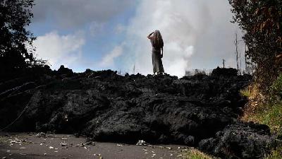 Lahar Dingin Gunung Kilauea Tutupi Jalanan di Hawaii