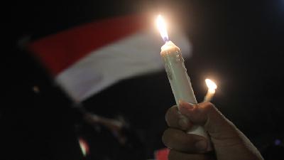 Lawan Teroris, Suroboyo Wani Digemakan di Tugu Pahlawan