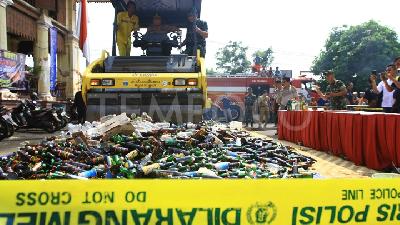 Jelang Ramadan, Polsek Palmerah Musnahkan Miras, dan Narkotika