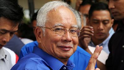 Rumah Digeledah Polisi Malaysia, Ibu Na jib Razak Kooperatif