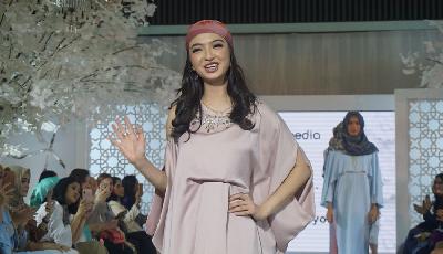 Tampil Bergaya Bohemian ala Raline Shah di Lebaran 2018