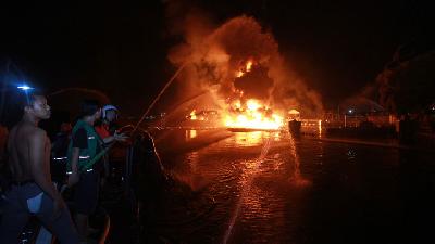 Kapal Tanker Terbakar, Pertamina: Pasokan BBM di Banjarmasin Aman