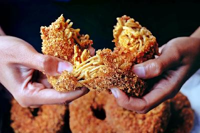 Pilihan Buka Puasa, 6 Varian Rasa Donat Indomie di Kedai TOT Aw