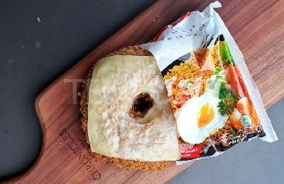 Varian Baru Donat Indomie Rasa Keju Cheddar, Mari Test Rasanya