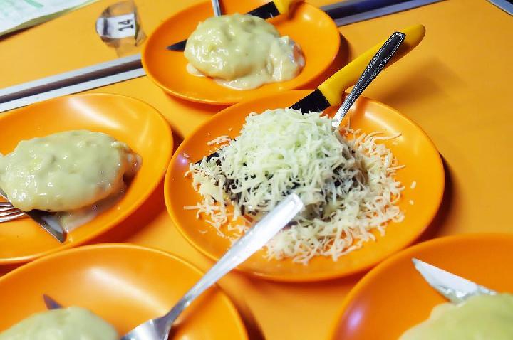 What to Eat in Bandung? Try These 10 Signature Local Dishes