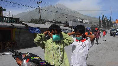 Gunung Merapi Erupsi, Ini Tips Hidup dengan Abu Vulkanis