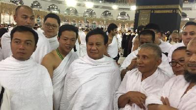 Amien Rais dan Prabowo Umroh, Bertemu di Depan Kakbah