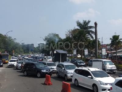 Pukul 14.00, Jalur Puncak One Way Arah Jakarta
