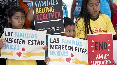 Trump Bela Kebijakan Pemisahan Imigran Ilegal dengan Anak Mereka