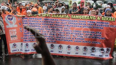 Pekerja PT Pos Indonesia Berunjuk Rasa Tuntut Penuhi Hak Pekerja