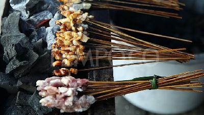 Sate Lalat Kuliner Pamekasan, Kecil-kecil Tetap Terasa Ayamnya