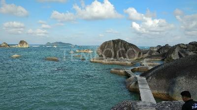 Alif Stone Park, Tempat Asyik Menikmati Laut di Natuna