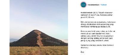 Bukit di Pulau Kenawa Sumbawa Barat Terbakar