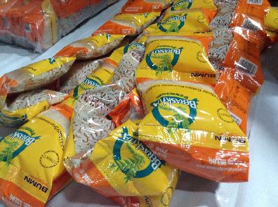 Bulog Kediri Jual 200 Beras Saset 200 Gram