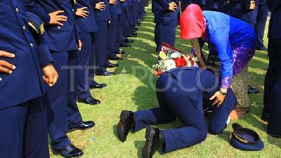 Sukacita Perwira TNI - Polri Usai Dilantik Presiden Jokowi