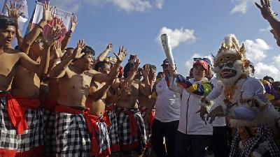 Tarian Hanoman Sambut Obor Asian Games di Istana Tampaksiring