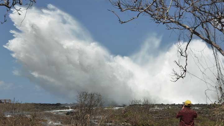 BMKG Warns of 4-Meter High Waves in Indian Ocean This Week