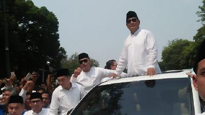 Di KPU, Masa Prabowo - Sandiaga Putar Lagu #2019GantiPresiden
