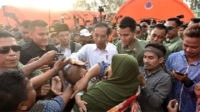 Jokowi Didesak Tetapkan Gempa Lombok sebagai Bencana Nasional