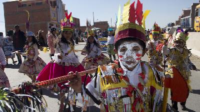 Festival Siswa Bolivia, Siswa Kenakan Kostum Sampah Daur Ulang